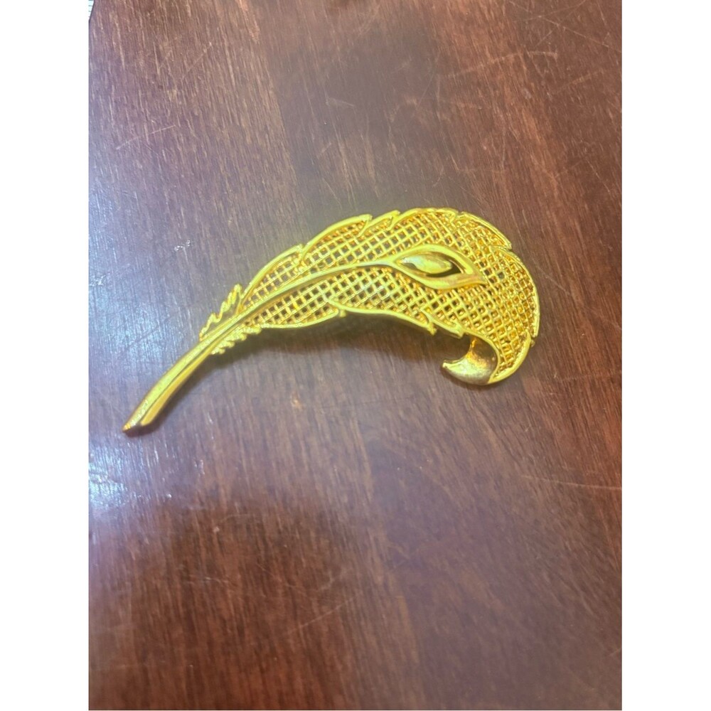Vintage Gold Tone Feather Brooch Pin